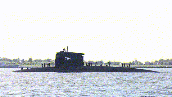臺海軍潛艇3人落海仍下落不明，臺媒：“海巡署”今日找到一件救生衣