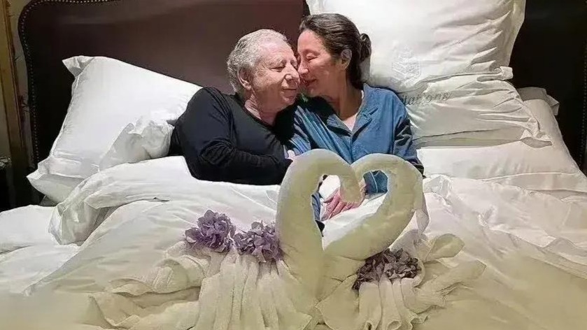 61歲楊紫瓊曬與77歲總裁丈夫生活照 床單被卷成心形