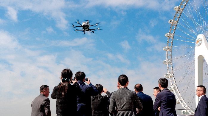 深圳宝安竞逐低空经济再进一步，全国首个无人驾驶载人航空器城市空中交通运营中心启用