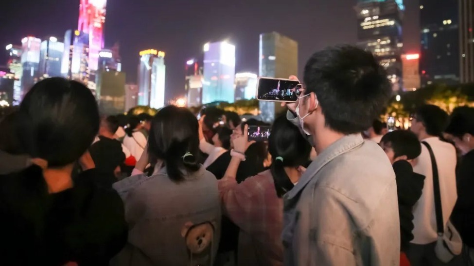 在深圳地标灯光秀中，看到了每个湾区人的新年心愿