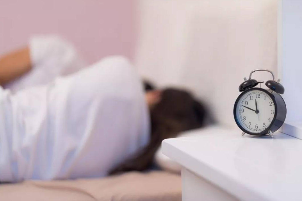 睡眠不足的危害有多大？慢性病風險高隻是其一