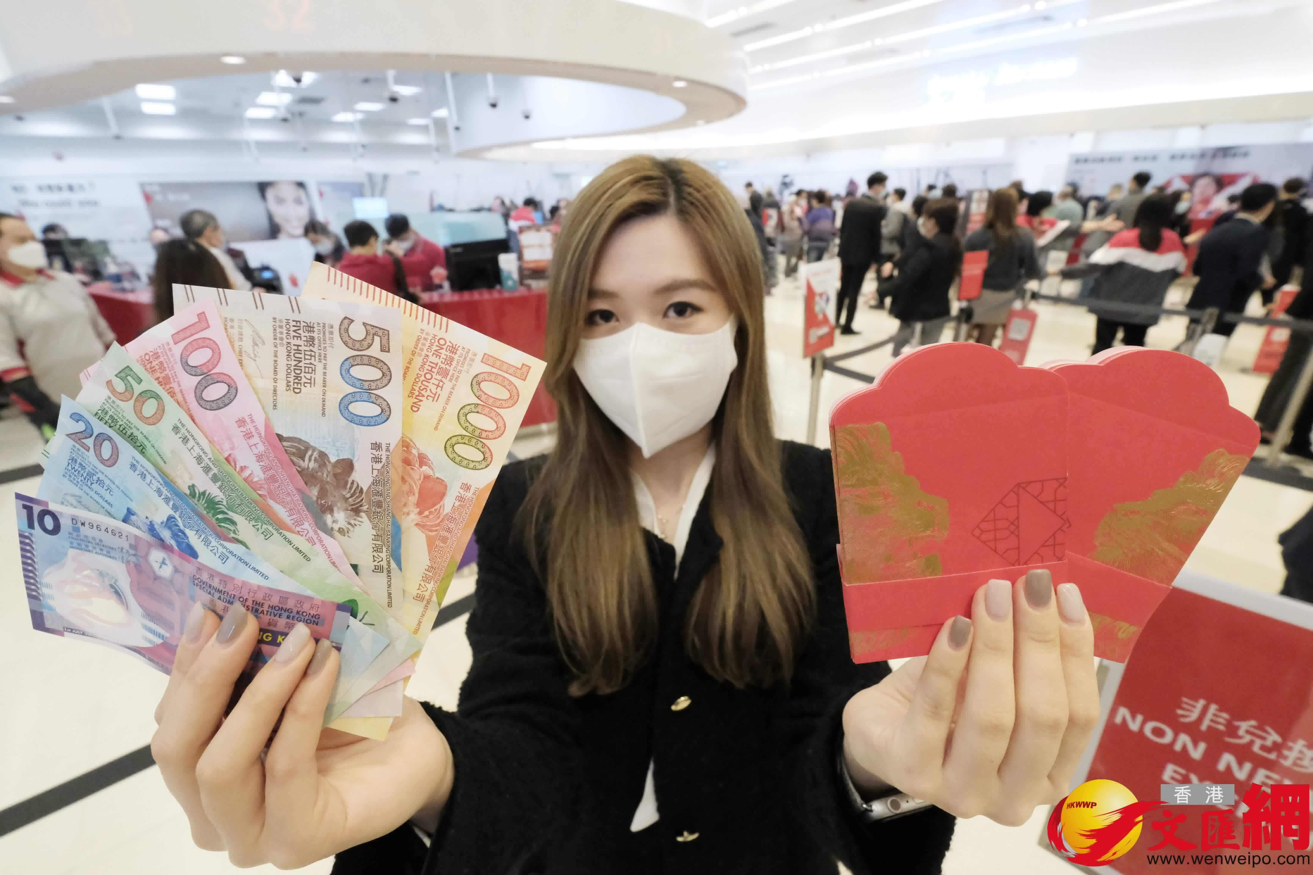 龙年新钞今起可兑换 香港市民积极参与
