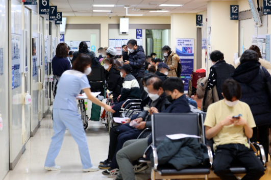 近萬名醫生辭職！6成罷工，多傢醫院取消手術，韓國醫療危機升至最高級