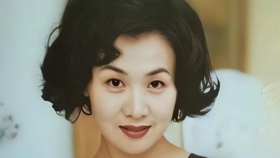 她是中國最漂亮的演員，違背父命去演戲，38歲遇到真愛卻不幸逝世，她到底做錯瞭什麼？