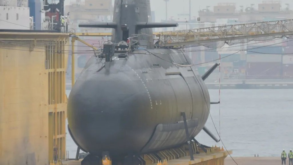 咦？臺灣最新潛艇表面怎麼坑坑窪窪的？