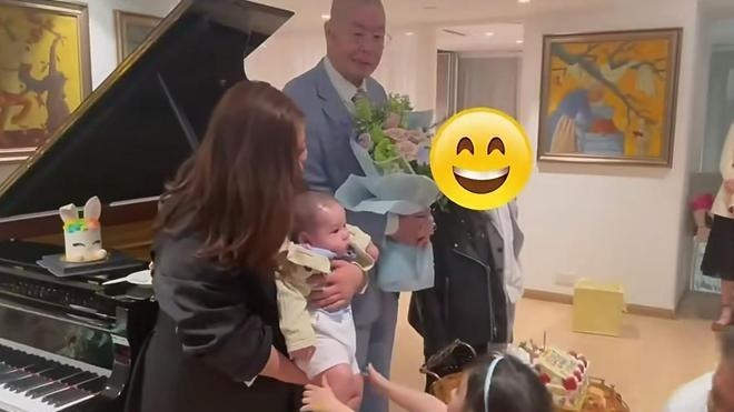 85歲劉詩昆為妻子慶生，1歲兒子和3歲兒子露面，生日派對畫面曝光