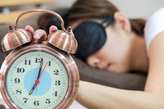 起床別太急！每天賴床30分鐘，大腦或更年輕