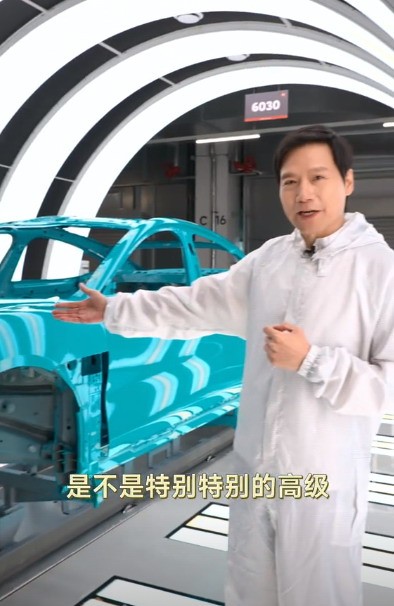 小米SU7實車比圖片強 雷軍：因為車身漆面 工藝非常考究