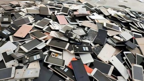 中國廢舊手機存量破20億 每噸可提煉約200克黃金