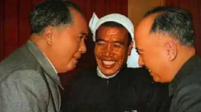 這是中國第一位農民副總理的罕見彩色留影