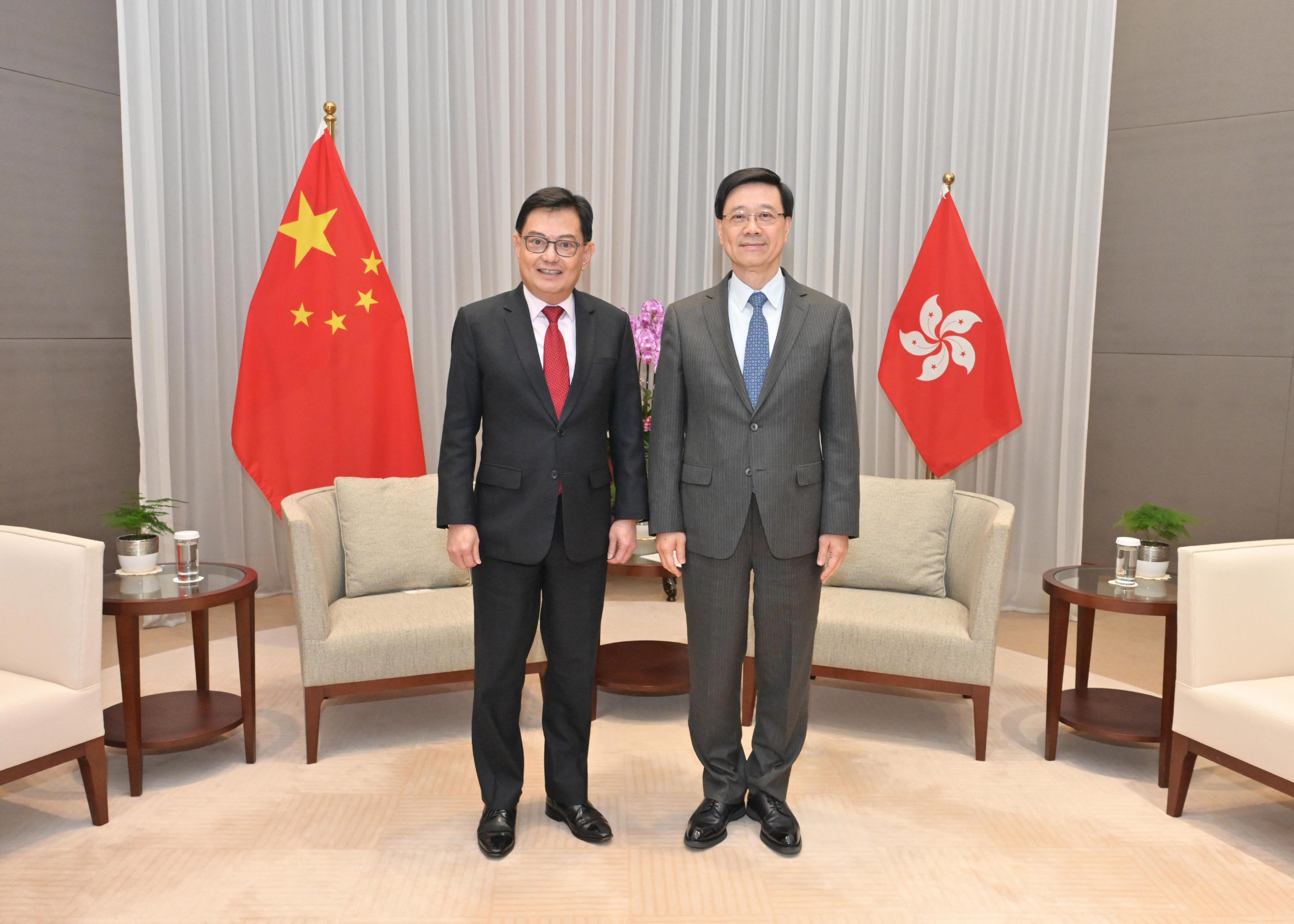 李家超晤新加坡副总理兼经济政策统筹部长王瑞杰