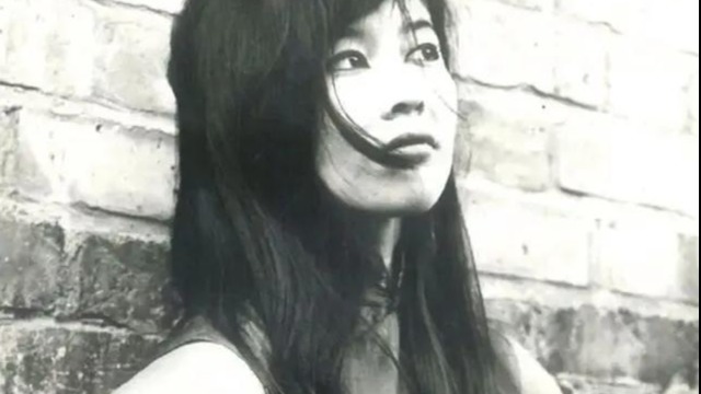 她和李小龙齐名，23岁红遍伦敦，40岁破产成精神病，86岁涅槃重生