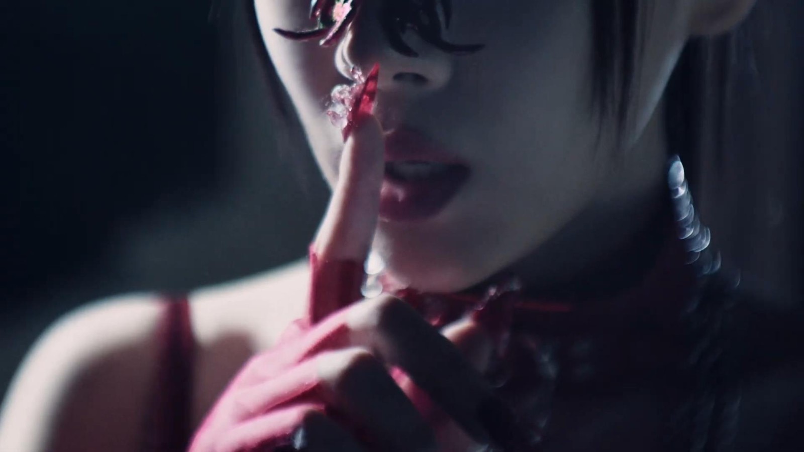 《星刃》與女歌手BIBI聯動MV幕後 妝扮造型大贊
