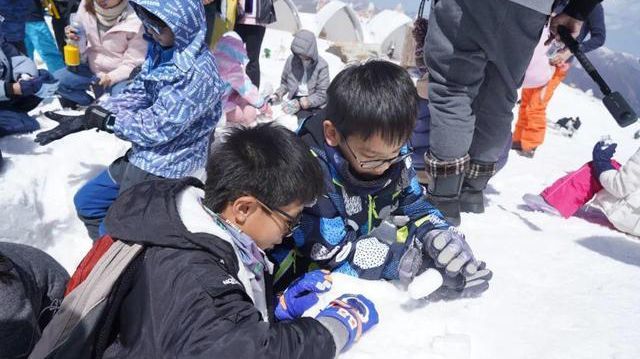 “让冰川退烧” 香港128名学生及家长探秘达古冰川
